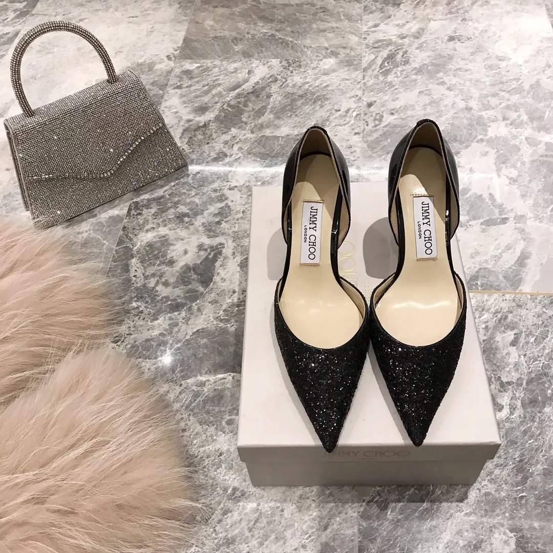 👟👟Ex-factory price👟👟Ex-factory price 520👟👟 Women's Shoe Factory 𝐉𝐢𝐦𝐦𝐲 𝐂𝐡𝐨𝐨 A pair of high heels that can conquer all men, a must-have item for all-match annual meetings Bilng Bilng is so beautiful that no one can take a breath away Material: Special Cretan spliced cow patent leather, sheepskin lining, Italian genuine leather outsole Heel height: 8cm Three colors: black, nude, silver Size: 35-39